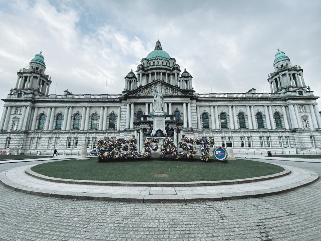 Façade de la mairie de Belfast en Irlande du Nord